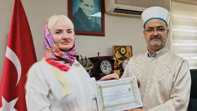 Mersin'de Rusya vatandaşı kadın Müslüman oldu : Yeni adı Güneş oldu