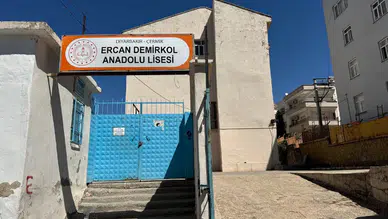Diyarbakır Çermik'te yarım asırlık okul yıkılıyor: Yerine 16 derslikli bina inşa edilecek