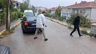 Otomobilinden indikten sonra yere düşen adam hayatını kaybetti