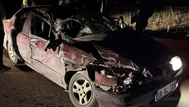 Çorum'da otomobil ile traktör çarpıştı
