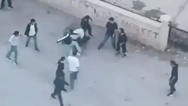 Elazığ'da sokak ortasında dehşet : Bir kişiyi araya alıp darbettiler