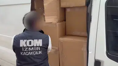 İzmir'de Mobil Depo Olarak Kullanılan Minibüse Operasyon