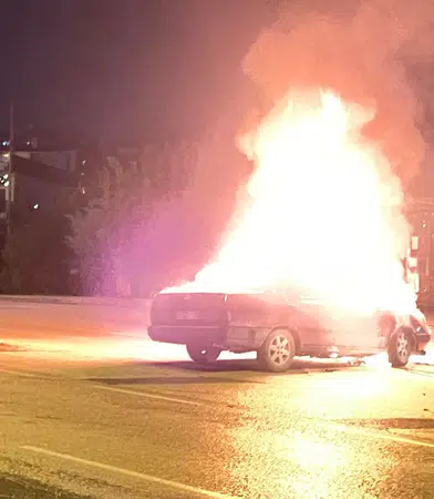 Düzce’de aracı yeniden çalıştırmak istedi, otomobili alev alev yandı