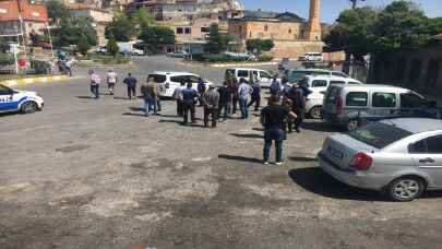 HAMİLE KADINI SOKAKTA DARP ETTİ