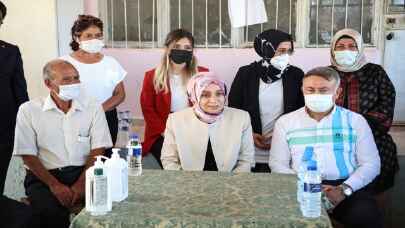 AK Partili Leyla Şahin Usta, Mersin’deki yangında zarar gören alanlarda incelemede bulundu