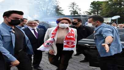 İYİ Parti Genel Başkanı Akşener Samsun’da esnafı ziyaret etti