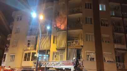 Manisa’da dairede çıkan yangın hasara neden oldu