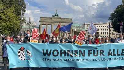 Almanya’da artan konut fiyatları Berlin’de binlerce kişi tarafından protesto edildi