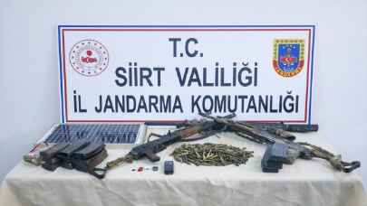 Siirt’te etkisiz hale getirilen PKK’lı teröristlere ait silah ve mühimmat ele geçirildi