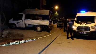 Adana’da iki grup arasında dehşet