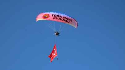 Erzincan’da ”Avrupa Hareketlilik Haftası” kapsamında bisiklet turu ve yamaç paraşütü yapıldı