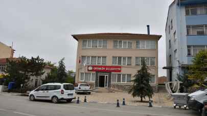 Belediye başkanı, belediyeyi şikayet eden vatandaşların mahkemeye ulaşımı için minibüs tahsis etti