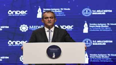 Milli Eğitim Bakanı Özer, İmam Hatip Okulları ve Türkiye’de Din Eğitimi Sempozyumu’nda konuştu: