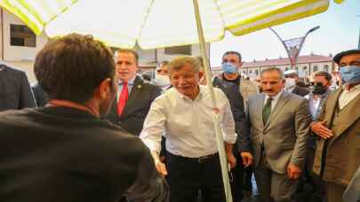 Gelecek Partisi Genel Başkanı Davutoğlu Van’da esnaf ziyareti