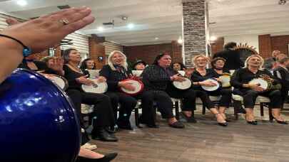Edirne’de ev kadınlarının kurduğu ritim grubu ilk konserini verdi