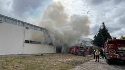 Eskişehir’de ambalaj fabrikasında çıkan yangın yürekleri hoplattı
