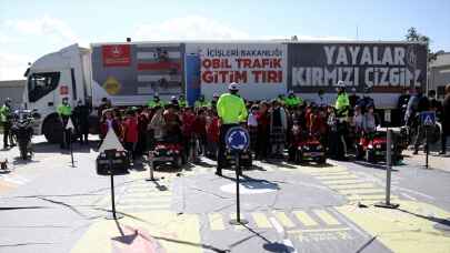 İlkokul öğrencileri Mobil Tır’da trafik eğitimi aldı