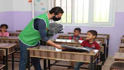 İHH’dan İdlib’deki ihtiyaç sahibi öğrencilere eğitim malzemesi desteği