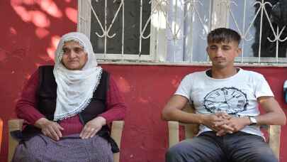 Adana’da diyalize giren 3 kardeş böbrek nakli olacakları günü umutla bekliyor
