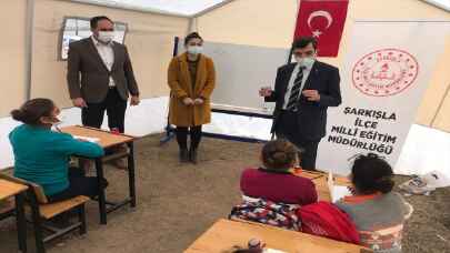 Sivas’ta mevsimlik işçilerin çocukları için eğitim çadırları oluşturuldu