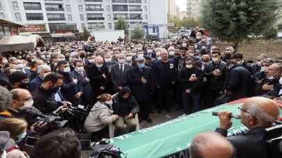 Taciz iddiası nedeniyle uyardığı kişilerce bıçaklanan genç, toprağa verildi