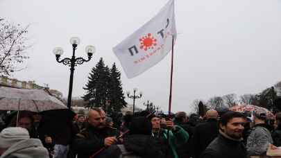 Kiev’de aşı karşıtları sıkılaştırılan Kovid19 tedbirlerini protesto etti
