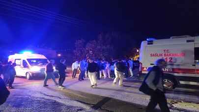 Manisa’da otomobil elektrikli bisiklete çarptı, 2 kişi yaralandı