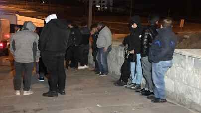 Son Dakika! Polisten kaçan dolmuştan 31 göçmen çıktı