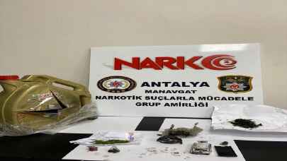 Antalya’da ”dur” ihtarına uymayan ve aracından uyuşturucu çıkan sürücü tutuklandı 