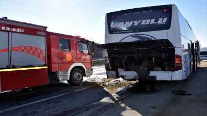 Kırıkkale’de otomobilin otobüse çarptığı kazada 1 kişi öldü, 2 kişi yaralandı
