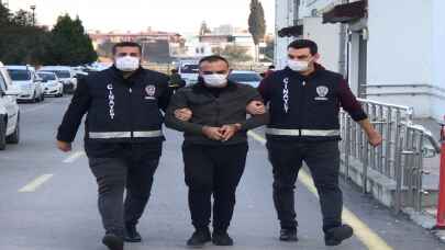 Adana’da kaldırımda yürüyen genci tabancayla yaraladı