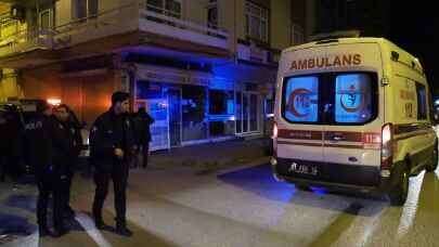 Adana’da kavgaya müdahale eden polis bıçakla yaralandı