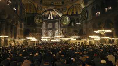 Diyanet İşleri Başkanı Erbaş, Ayasofya’da ”Sabah namazında ailece camide, milletçe duadayız” programına katıldı: 