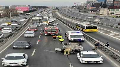 Bakırköy’deki trafik kazasında 3 kişi yaralandı