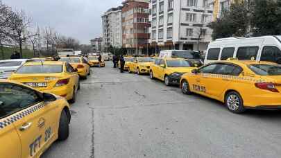 İstanbul’da taksi sürücüleri tarife güncellemek için sıraya girdi