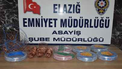 Elazığ’da 2 şüpheli çaldıkları kabloları yaktıkları sırada yakalandı