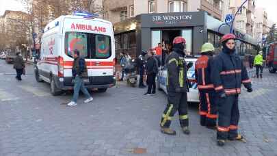 Manisa’da yaya geçidinde halk otobüsünün altında kalan kadın ağır yaralandı