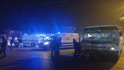 Mersin’de kamyon ile halk otobüsü çarpıştı, 6 kişi yaralandı