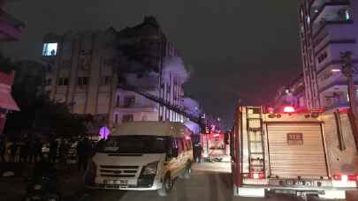 Antalya’da bir apartmanda çıkan yangında dumandan etkilenen kişi hastaneye kaldırıldı