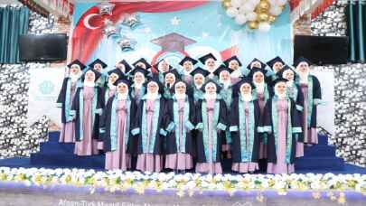 AfganTürk Maarif okullarında mezuniyet töreni yapıldı
