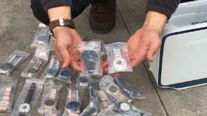 Adana’da yazıcılara gizlenmiş gümrük kaçağı 157 kol saati ele geçirildi