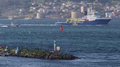 Rus Donanmasına ait gemi Çanakkale Boğazı’ndan geçti