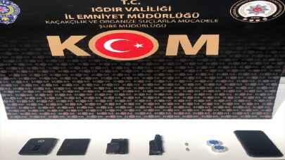 Iğdır’da ehliyet sınavına girenlere gizli kamera ve dinleme cihazı temin eden 3 kişi tutuklandı