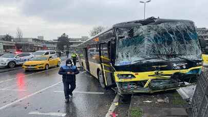 İstanbul'da feci kaza, iki İETT otobüsü çarpıştı