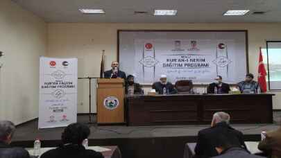 Türkiye Diyanet Vakfının desteğiyle Gazze’de 20 bin Kur’anı Kerim dağıtılıyor