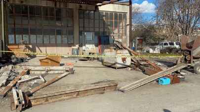 Karabük’te devrilen demir kesme makinesinin altında kalan kişi öldü