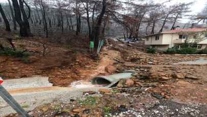 GÜNCELLEME  Muğla’da sağanak su baskınlarına yol açtı, dolu araçlara hasar verdi