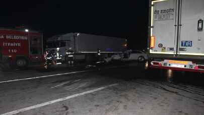 Çanakkale’de tırla çarpışan otomobildeki 5 kişi öldü