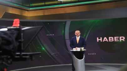 Bakan Kasapoğlu, Çalışan Gazeteciler Günü’nde haber sundu