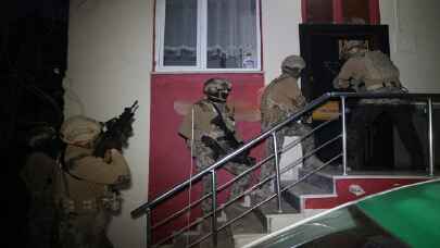 Yılbaşı gecesi polis aracına ateş eden zanlı yakalandı!